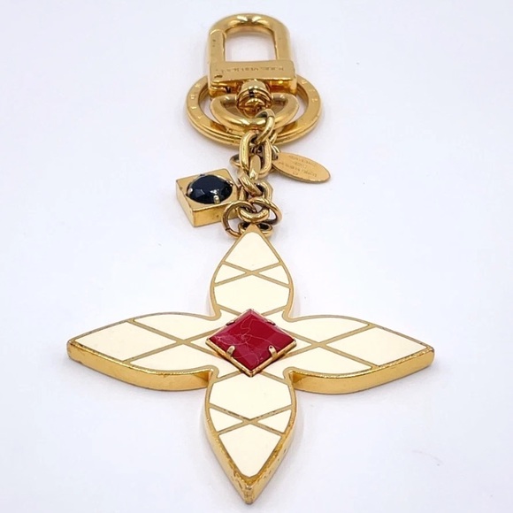 Louis Vuitton Accessories - LOUIS VUITTON KEY CHAIN